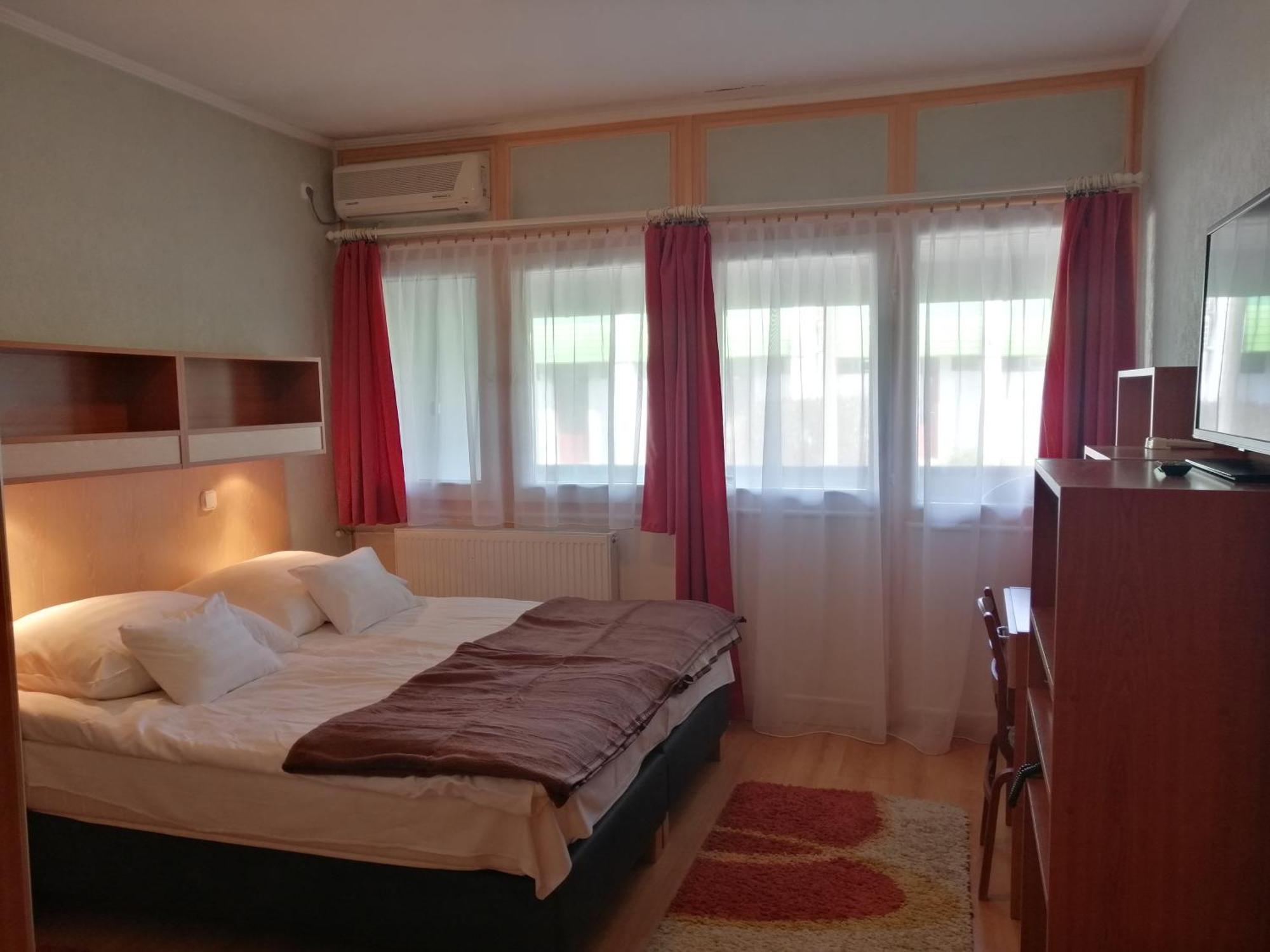 Hoforras Hotel Gyula Exteriér fotografie